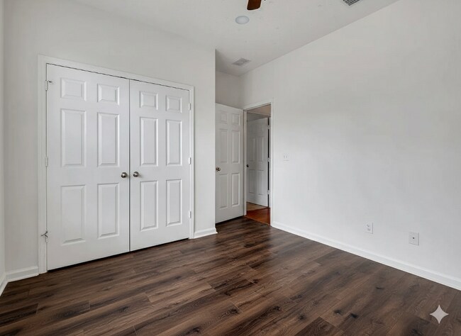 Foto del edificio - 3025 Four Oaks Blvd