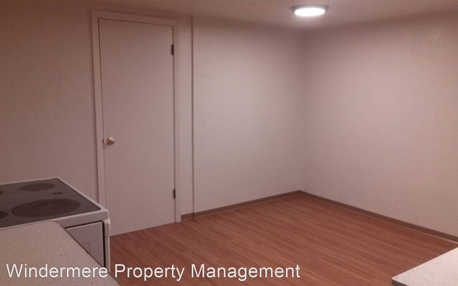 Foto del edificio - 240 E Poplar St