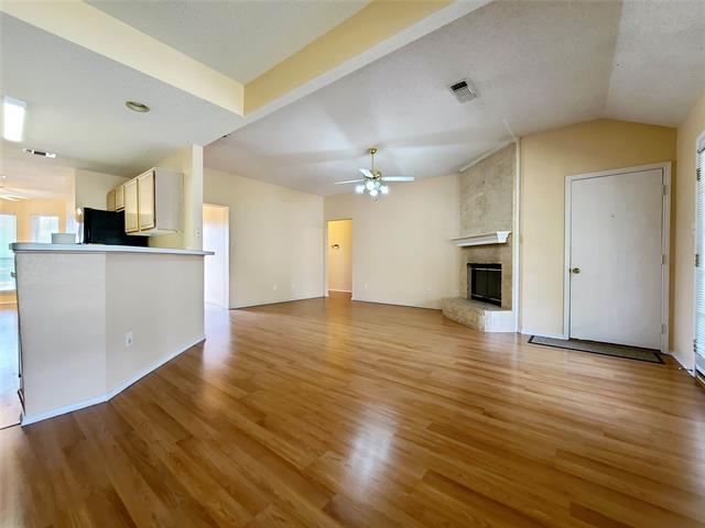 Building Photo - 909 Crestwood Dr