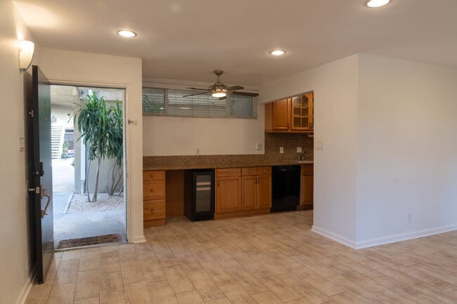 Building Photo - 465 S Los Robles Ave
