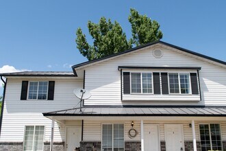 Building Photo - 137 S 400 W