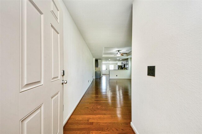 Building Photo - 5710 Camelia Evergreen Ln