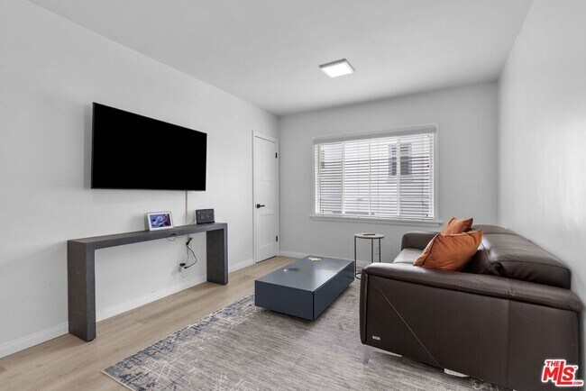 Foto del edificio - 727 Crenshaw Blvd