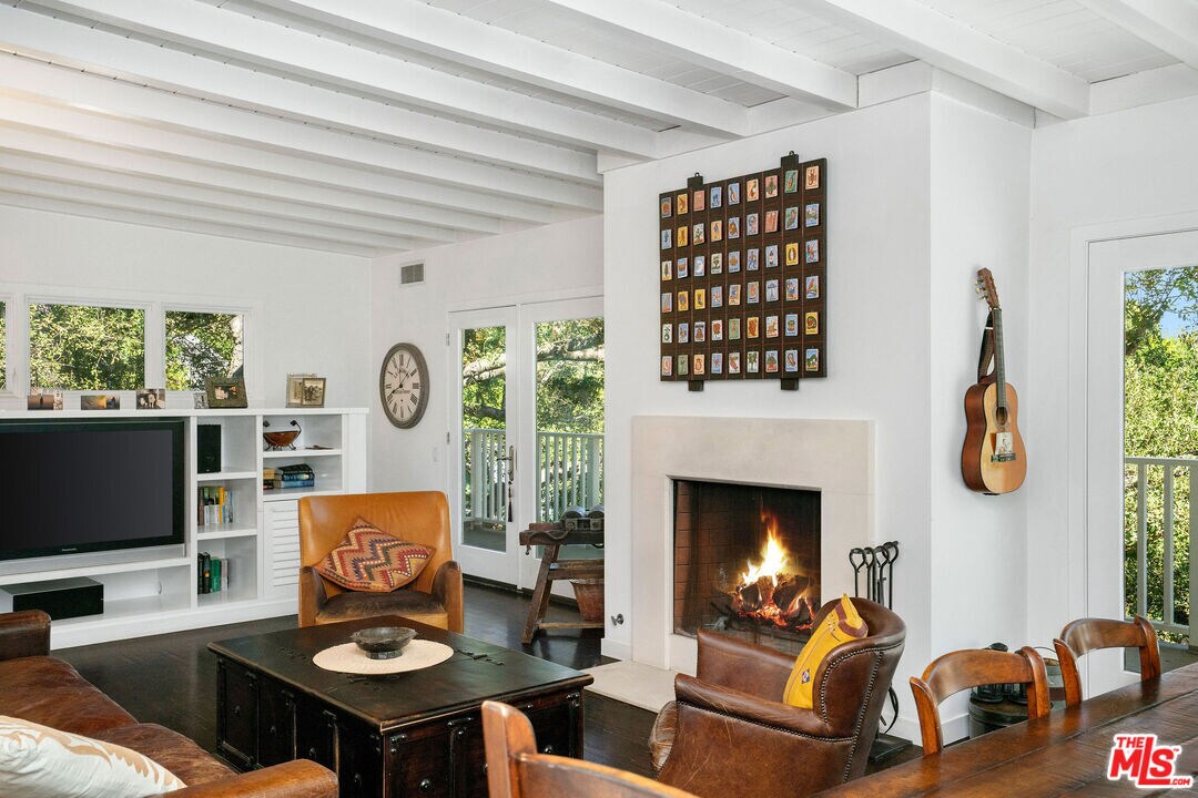 Foto principal - 9016 Wonderland Ave