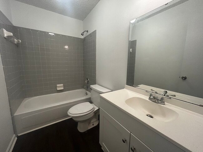 Foto del edificio - 2387 Parrot Ln