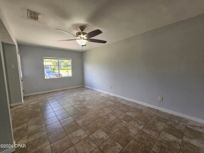 Building Photo - 112 Martin Lake Dr