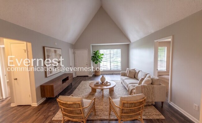 Foto del edificio - 3 Bed, 2 Bath Home with Deck and Off-Street Parking / Pet-friendly / Available Now!