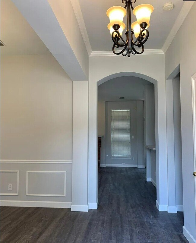 Building Photo - 11704 Rocky Point Dr