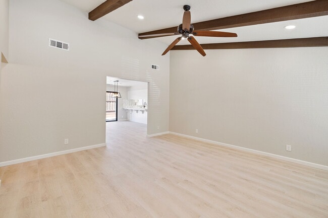 Building Photo - 1541 E Fairmont Ave