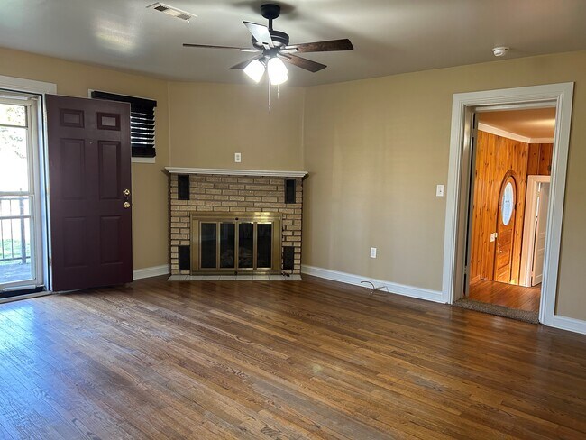 Building Photo - 1318 N Garland Ave