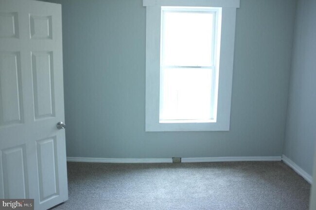 Building Photo - 463 Manor St