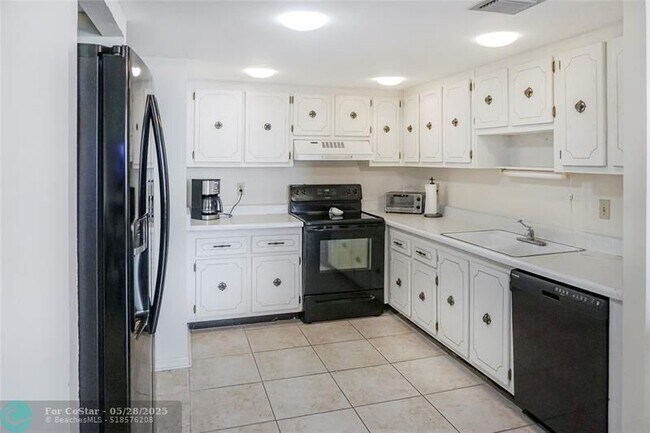 Building Photo - 2800 N Ocean Dr