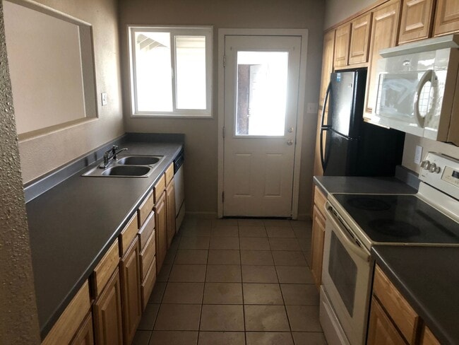 Building Photo - 3 bed/1 bath/1 car garage home for rent in N. Reno