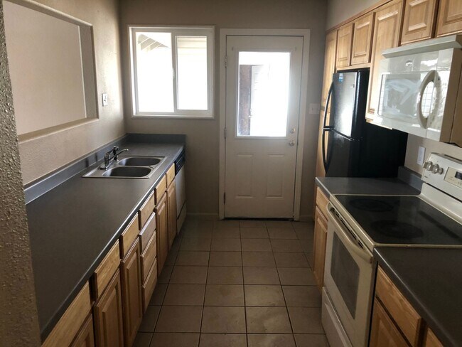 Foto del edificio - 3 bed/1 bath/1 car garage home for rent in N. Reno