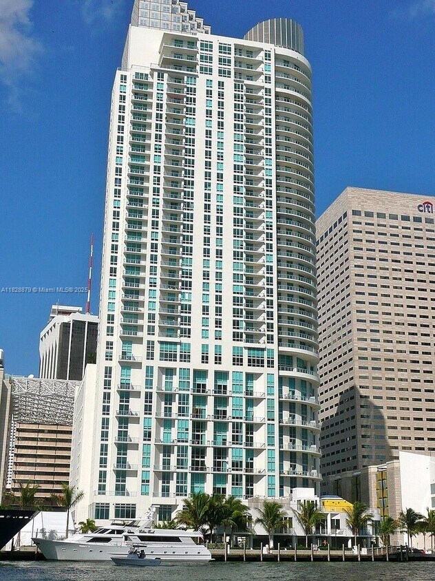 Primary Photo - 300 S Biscayne Blvd