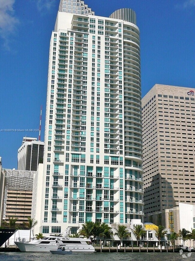Building Photo - 300 S Biscayne Blvd