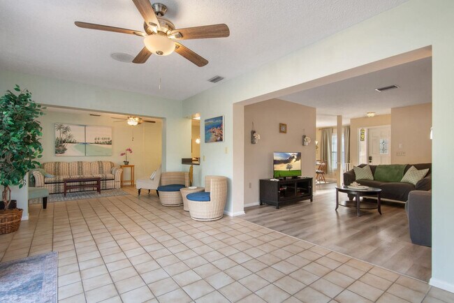 Foto del edificio - 1317 63rd St W