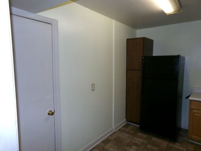 Building Photo - Large 2 Bedroom