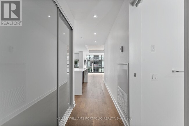 Building Photo - 38 Stewart St