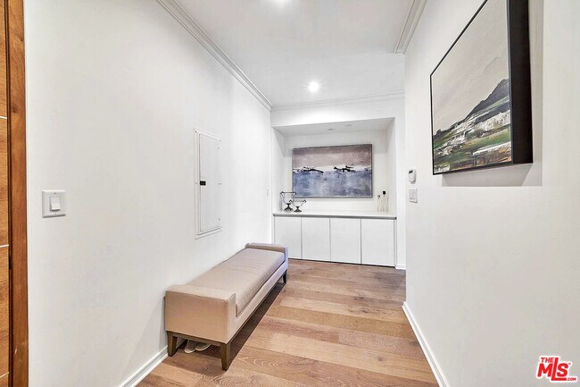 Foto del edificio - 132 N Swall Dr