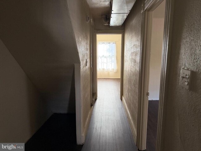 Foto del edificio - 112 W Main St