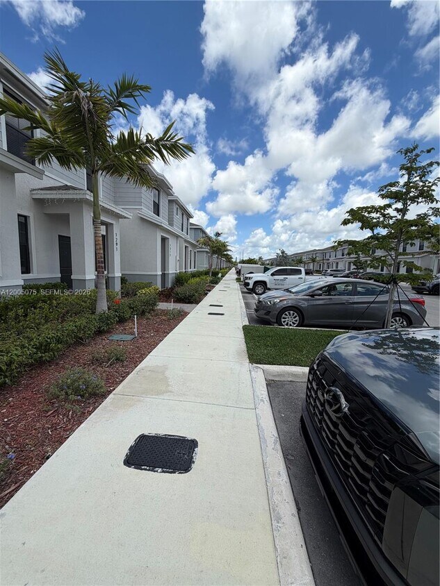 Foto del edificio - 1281 NE 3rd Ave