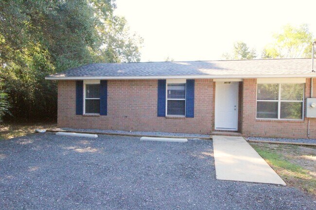 Building Photo - Updated 3/2 Brick Duplex in Northwest Pens...