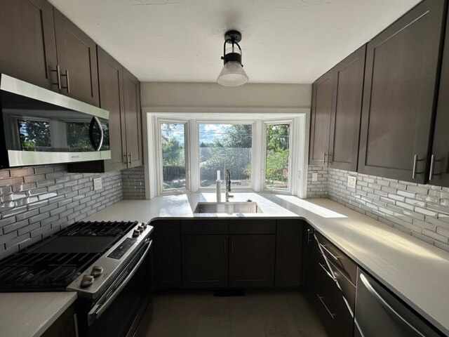 Building Photo - Upgraded 4 bedroom, 2 bath beauty in Englewood!