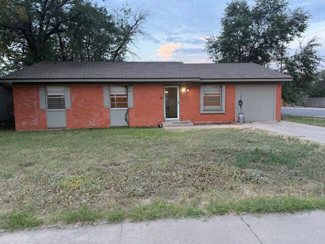 Building Photo - 5225 Floyd Ave