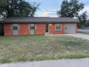 Building Photo - 5225 Floyd Ave