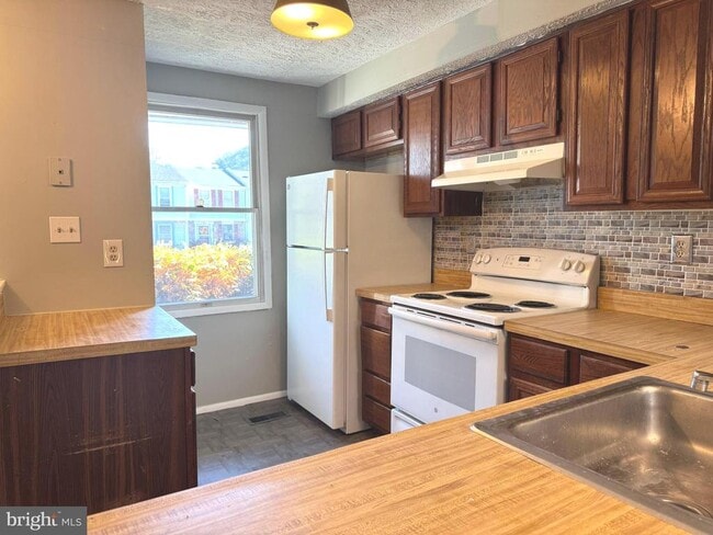Building Photo - 95 Stillwood Cir