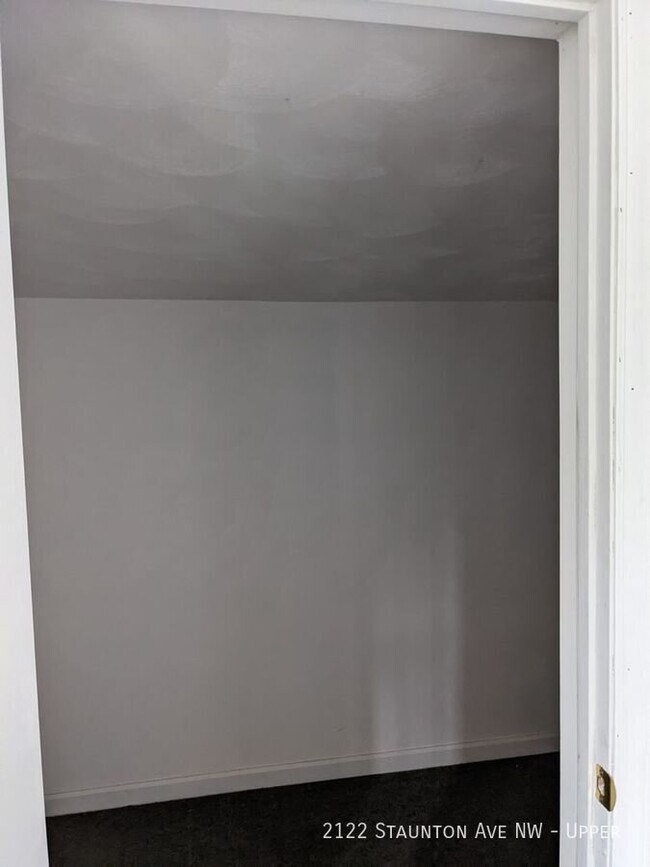 Foto del edificio - 2122 Staunton Ave NW