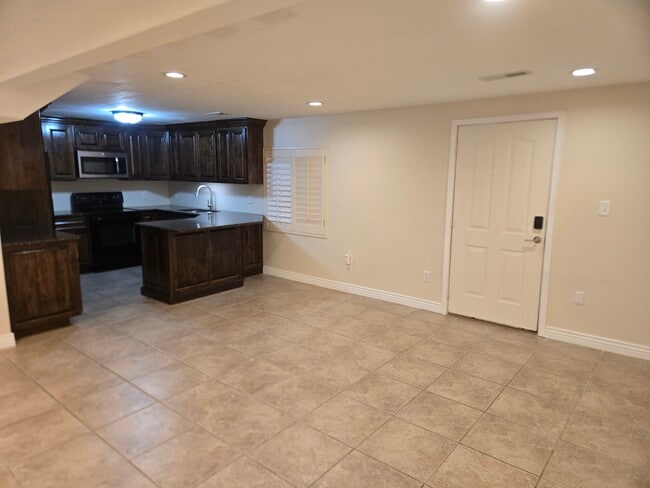 Building Photo - Hill Stone Basement