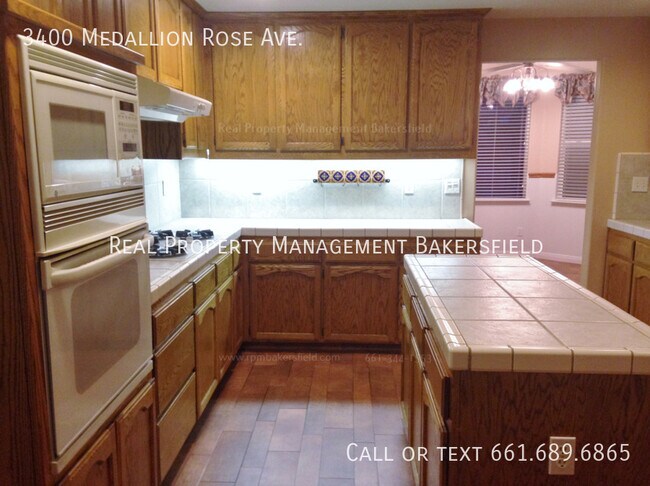 Foto del edificio - 3400 Medallion Rose Ave