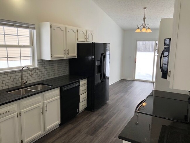 Foto del edificio - 3609-3611 Thornhill Circle W-OM
