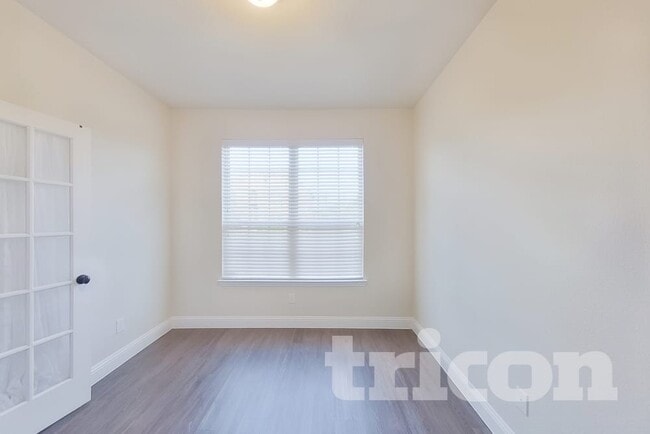 Building Photo - 208 Melody Wy