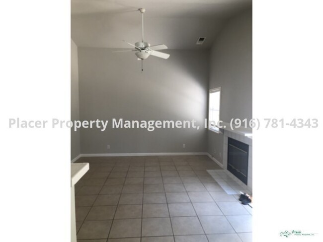 Building Photo - Single story 4 bedroom 2 bath 3 car garage...