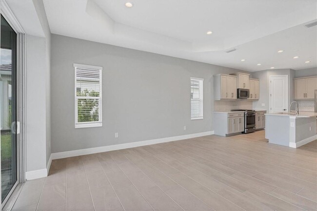 Building Photo - 2617 Star Apple Wy