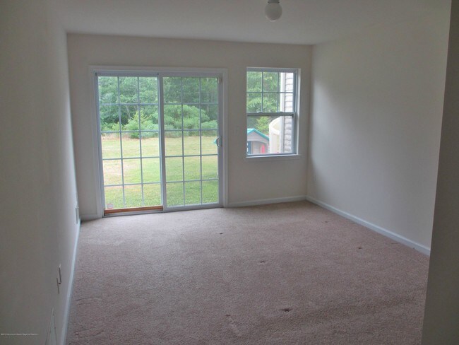 Foto del edificio - 380 Radio Rd