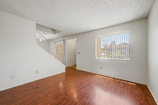 Building Photo - Charming 2 bed 1.5 bath Phoenix townhouse