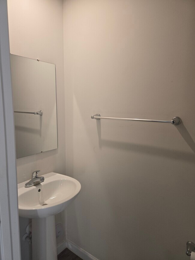 medio baño - 906 Hattie Ln