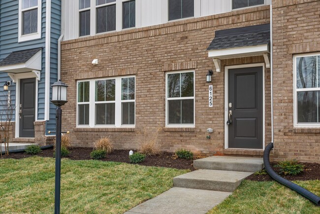 Building Photo - Spacious 3 bed/4 bath BRAND NEW townhome -...
