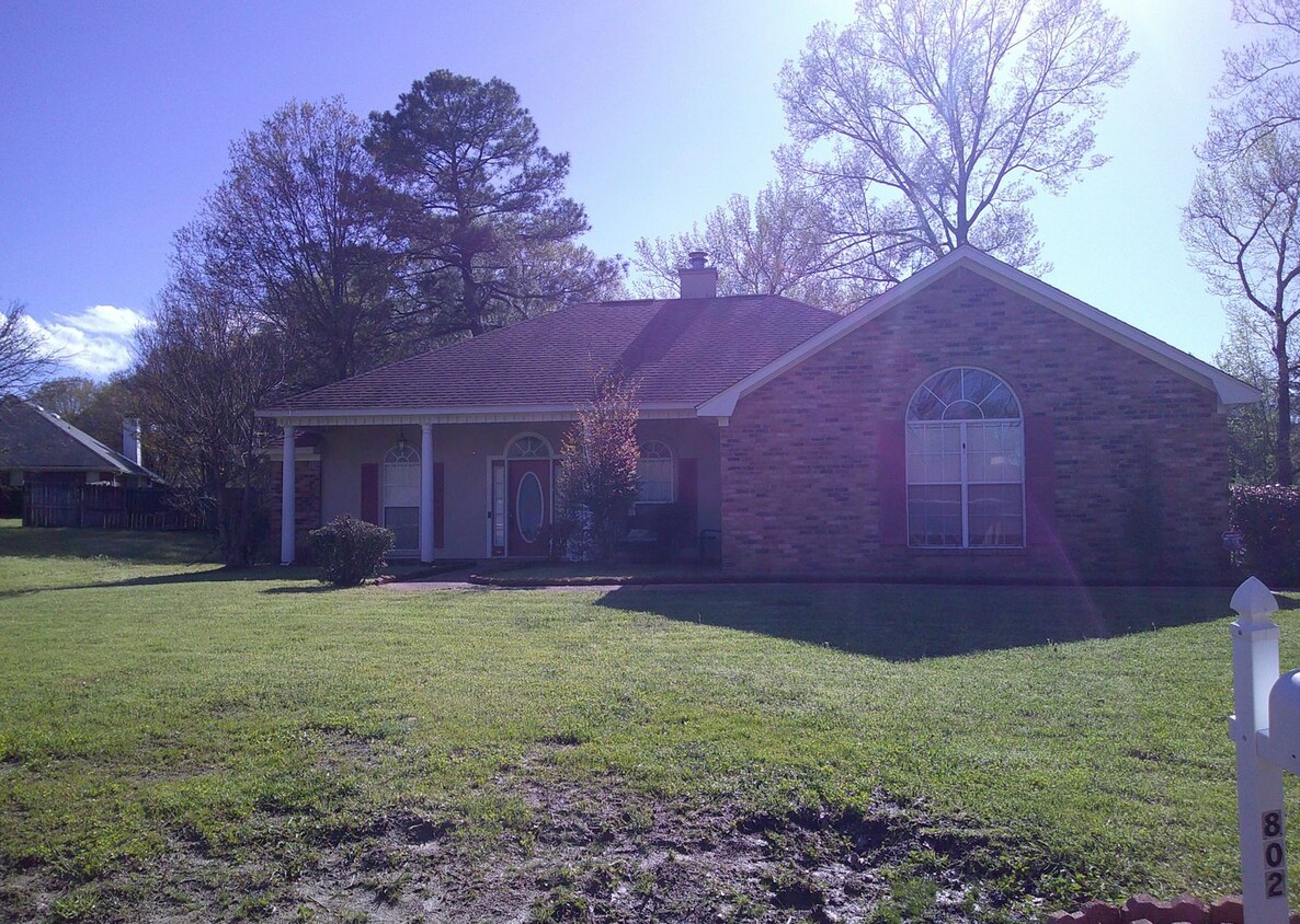 Foto principal - 802 Mountain Cove Byram, MS 39272