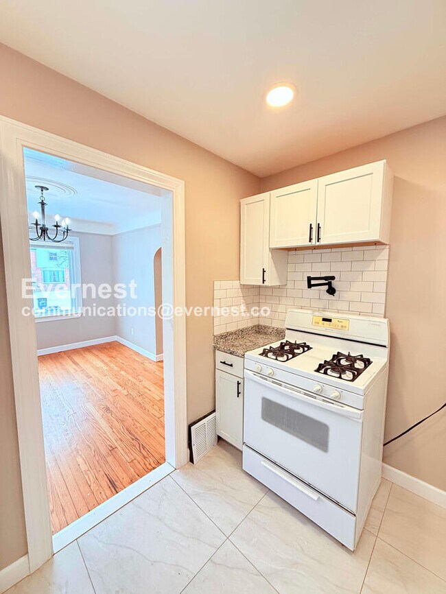 Building Photo - 15472 Lauder St