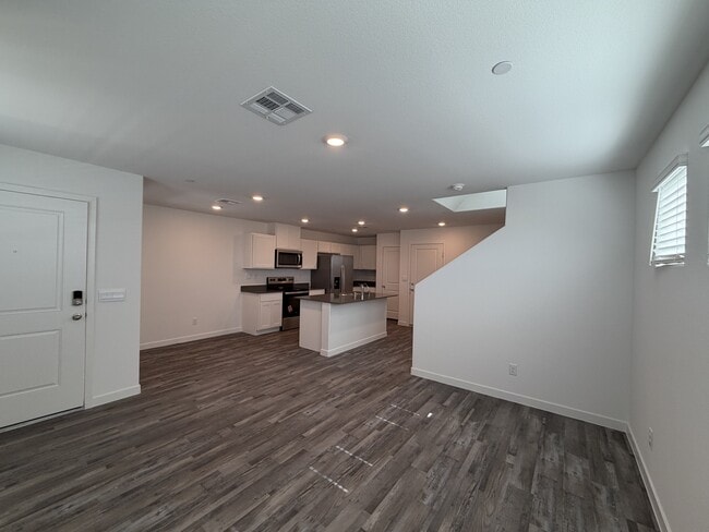 Foto del edificio - 925 Violet Heron St