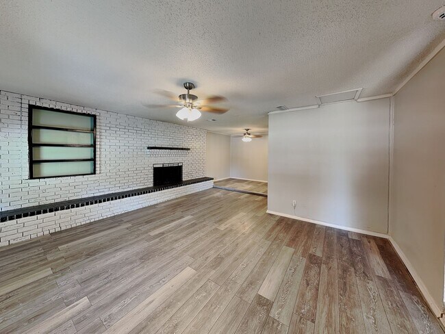 Foto del edificio - READY NOW IN RANCHO NORTH! THIS IS A MUST ...