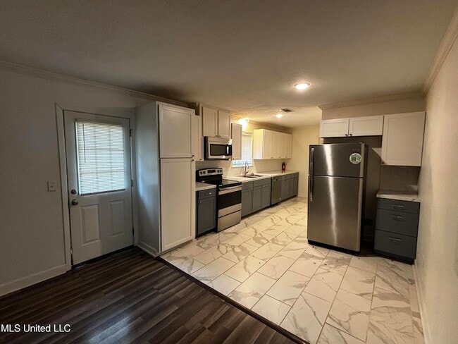 Building Photo - 536 Sardis St