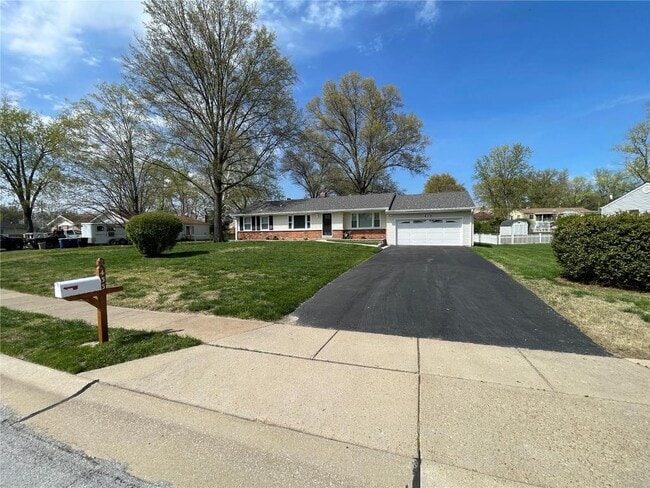 Building Photo - 433 Essen Ln