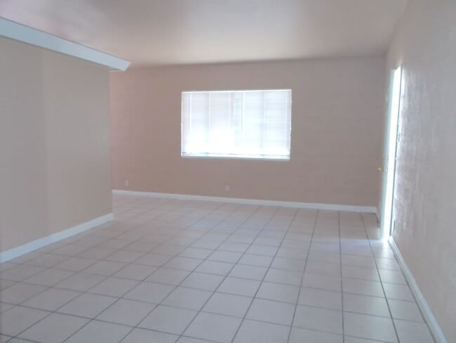 Foto del edificio - 2407-2407 S 15th St