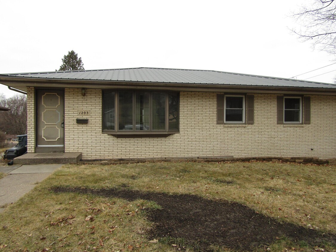 1203 Cortez Dr, Dubuque, IA 52001 House Rental in Dubuque, IA